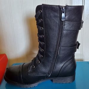 Dream Pairs woman's Combat boots size 5.5
